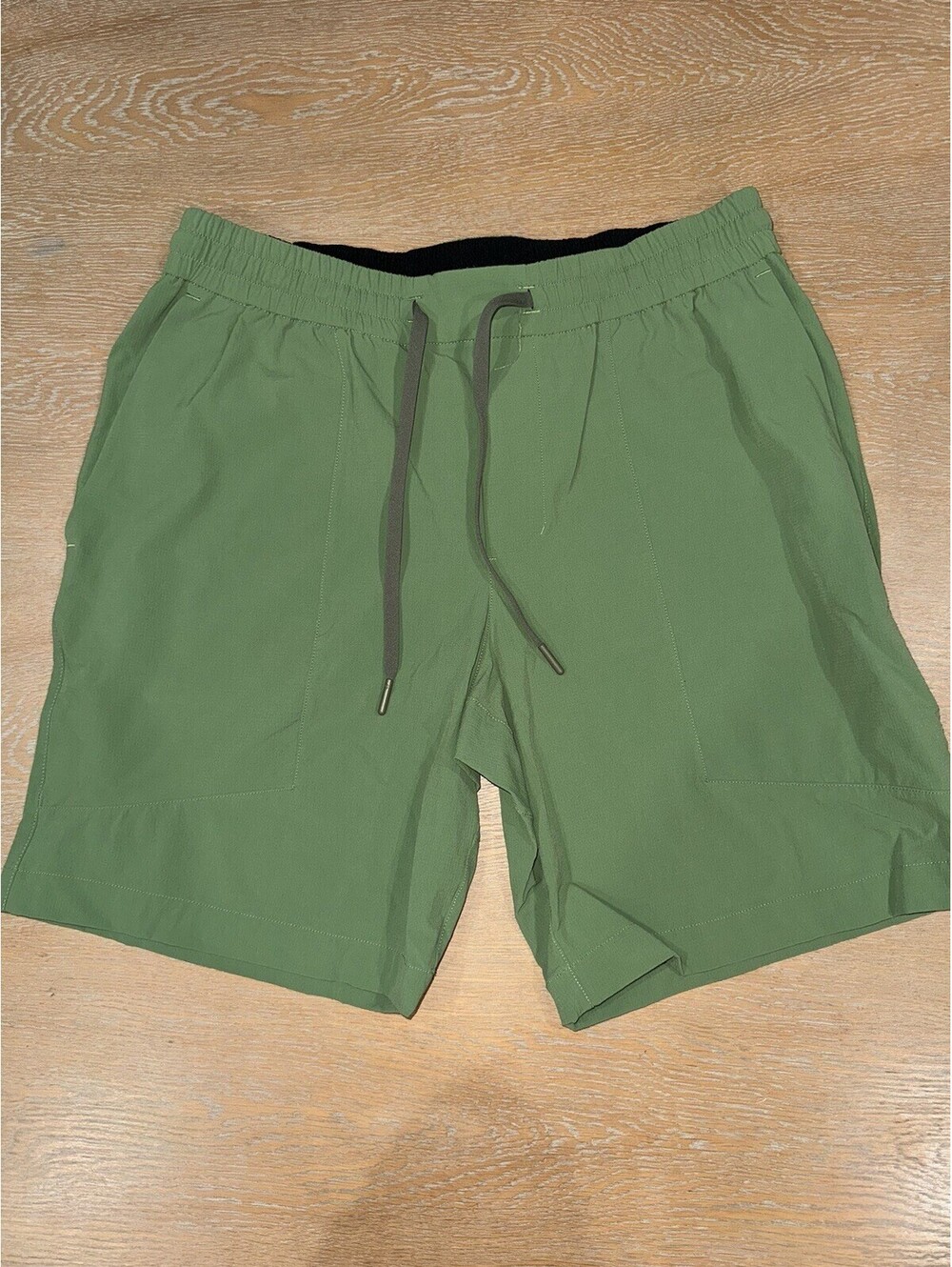 Lululemon Mens Shorts Size LARGE Bowline 8" Ripstop Cedar Green Pull On